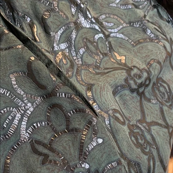 Elegant Green Jacket with Faux Fur Trim - Picture 8 of 10